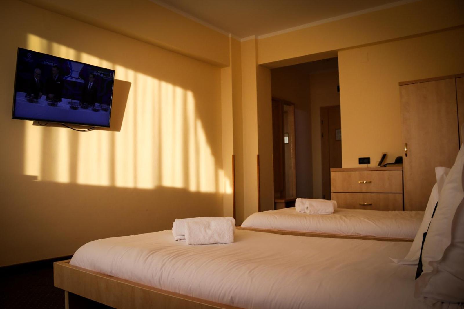 Hotel Clipa Drobeta Turnu Severin Exterior foto